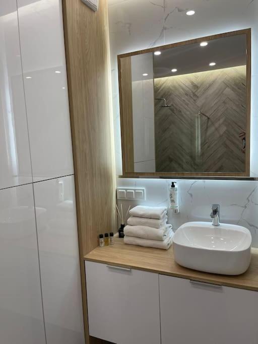 Forum Wola Fine Apartment 华沙 外观 照片